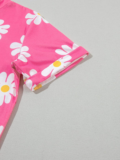 Pink Daisy Crewneck Tee for Summer Chic
