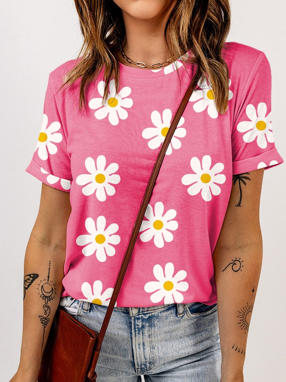 Pink Daisy Crewneck Tee for Summer Chic