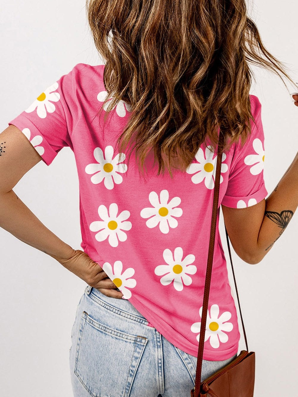 Pink Daisy Crewneck Tee for Summer Chic