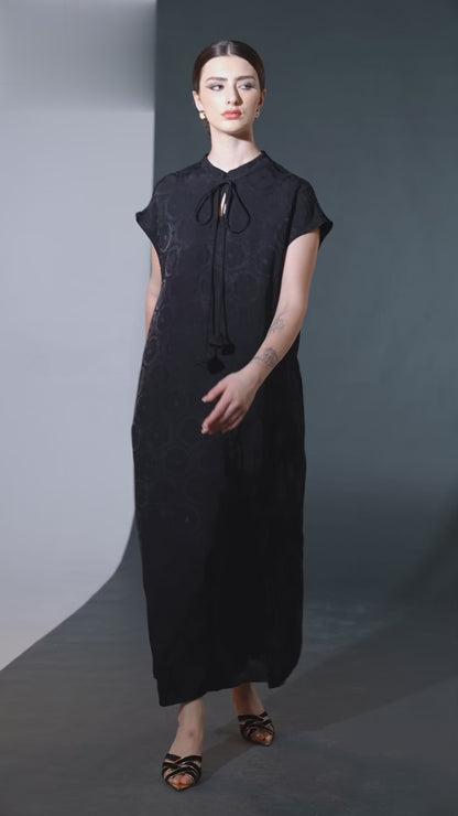 Elegant Black Cap-Sleeve Maxi Dress with Tie Neck