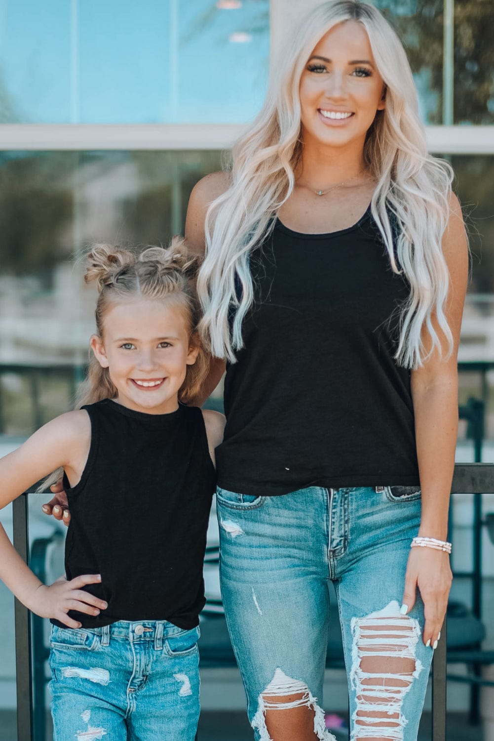 Sleek Black Sleeveless Scoop Neck Tank Top