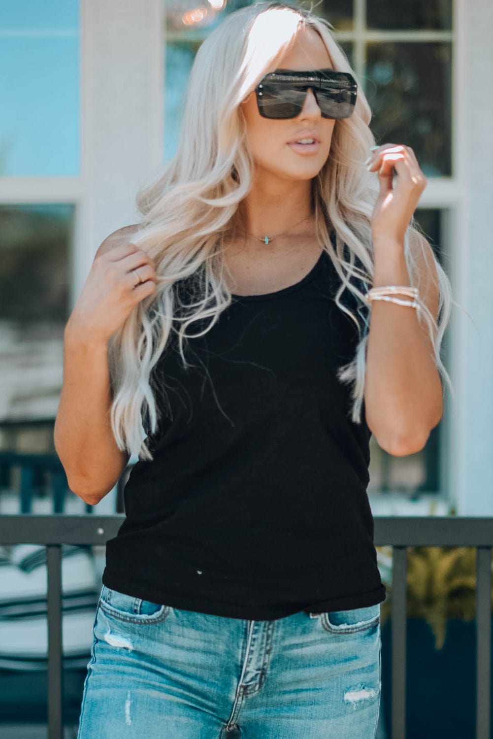 Sleek Black Sleeveless Scoop Neck Tank Top