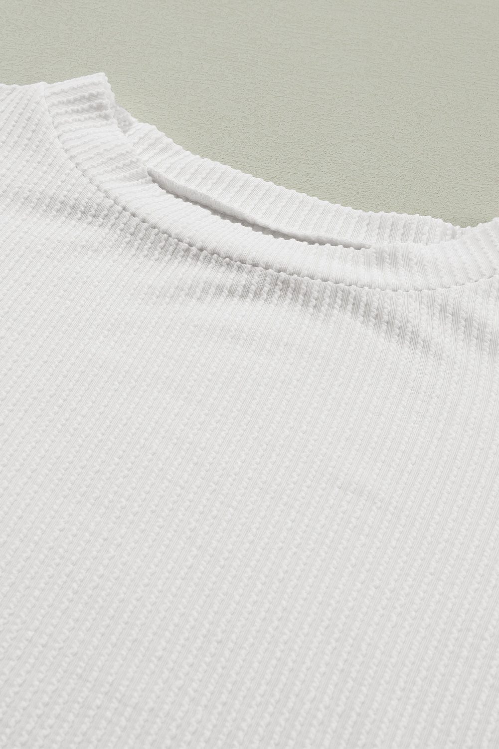 Stylish White Ribbed Knit Top with Quarter Sleeves