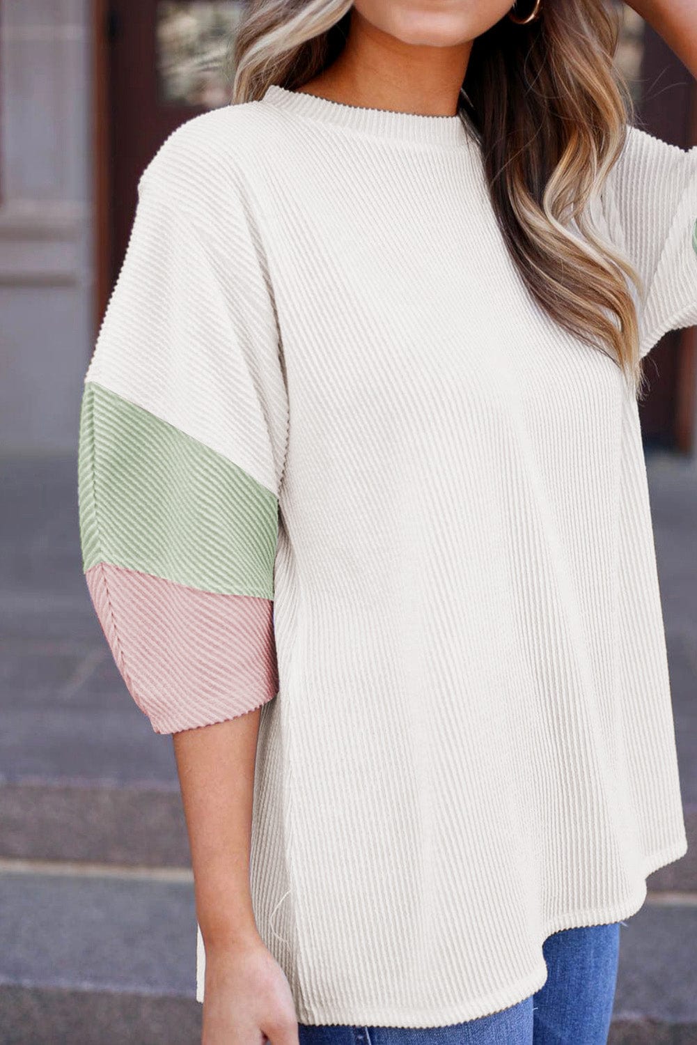Stylish White Ribbed Knit Top with Quarter Sleeves