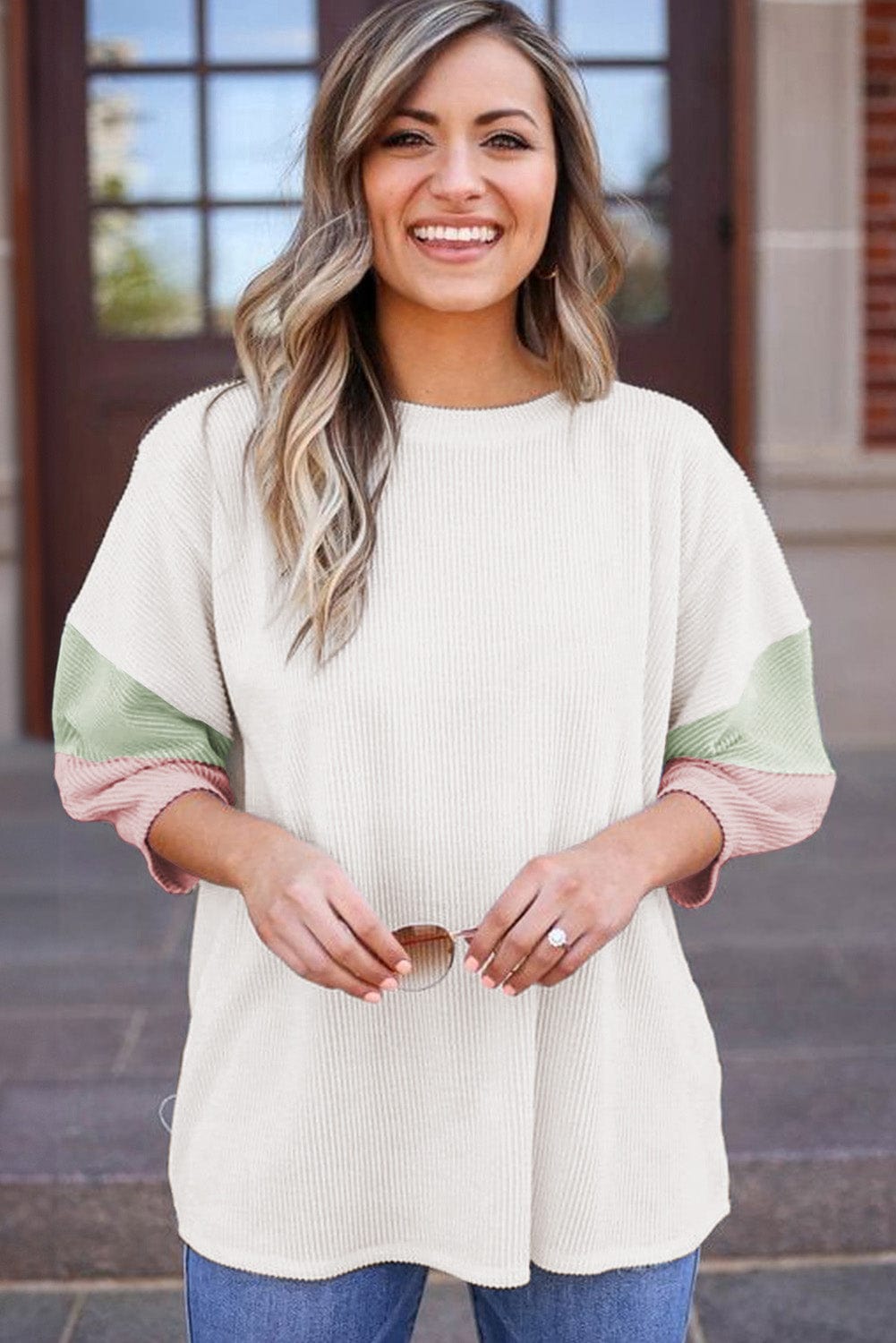 Stylish White Ribbed Knit Top with Quarter Sleeves